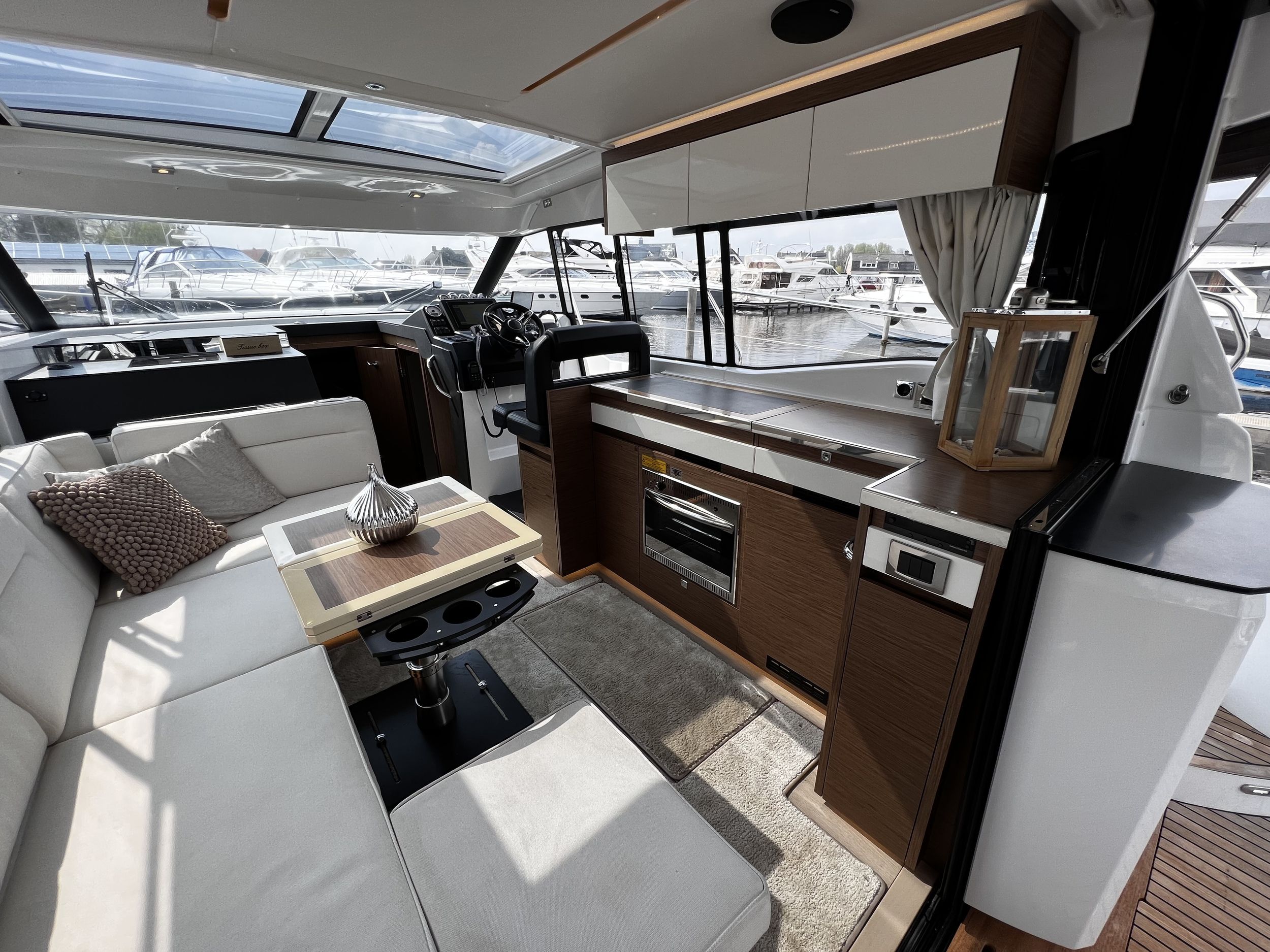Jeanneau NC 37 — foto 1 van 3