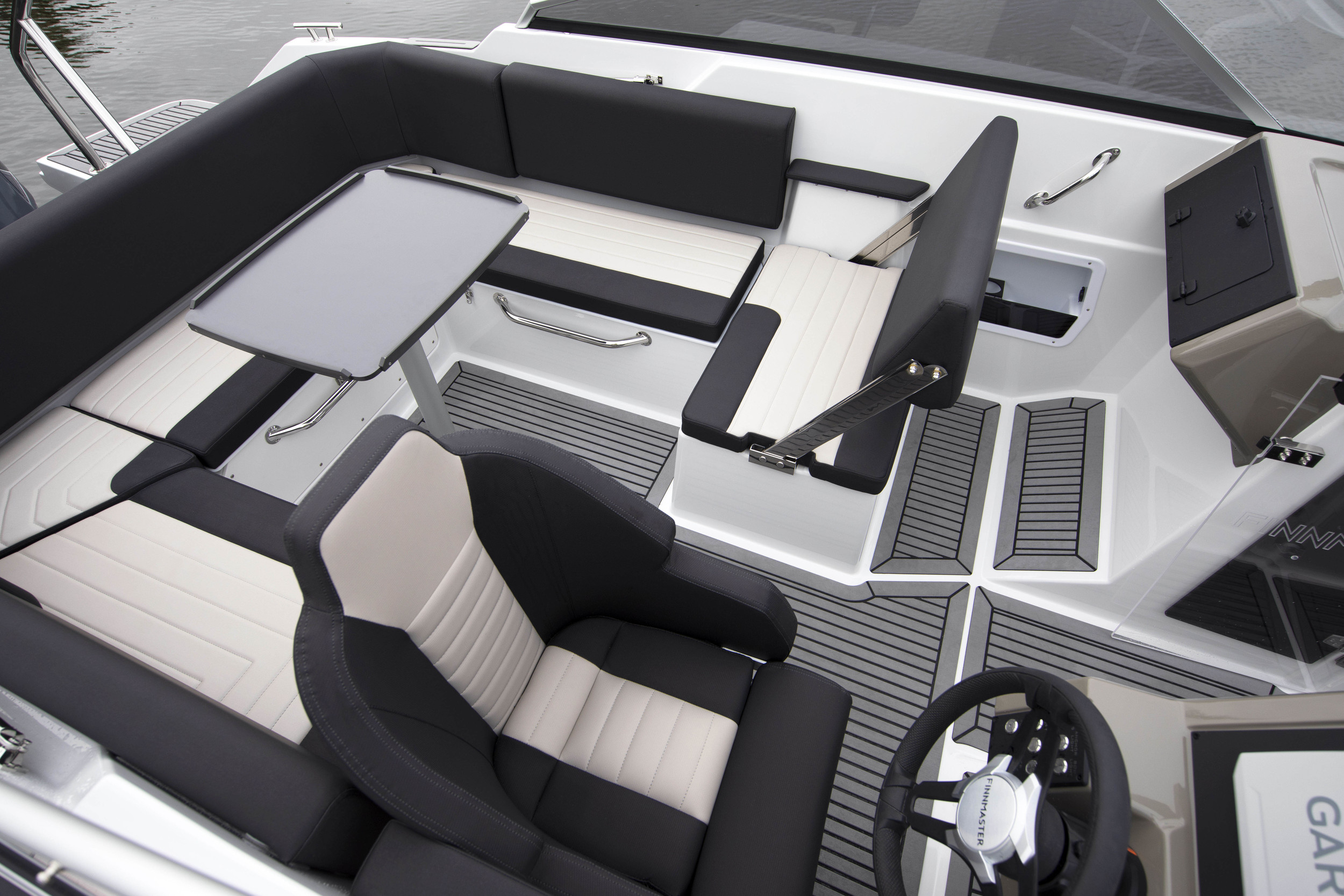 Finnmaster Bowrider R6 — foto 28 van 31