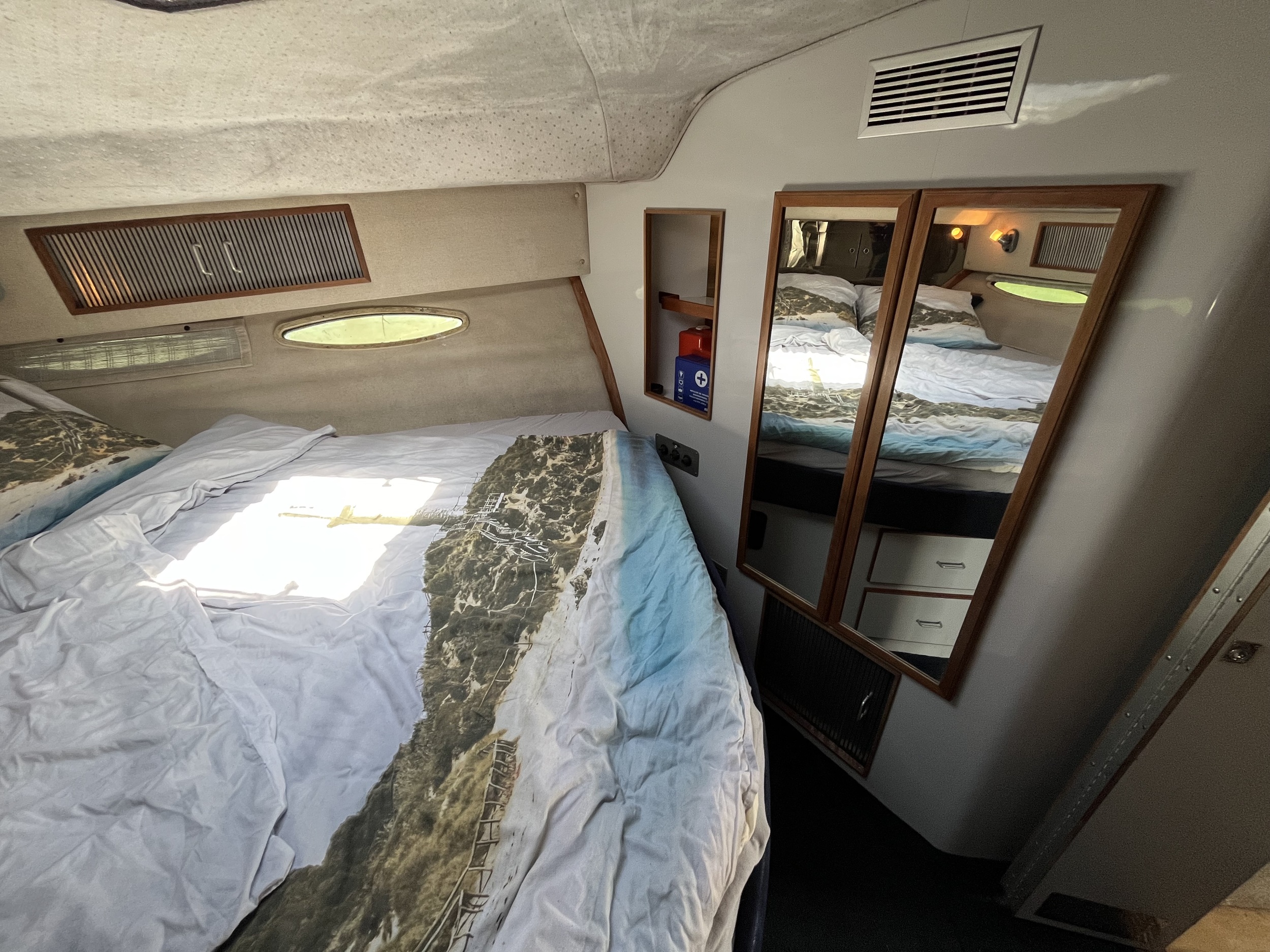 Sea Ray 390 Express Cruiser — foto 32 van 43