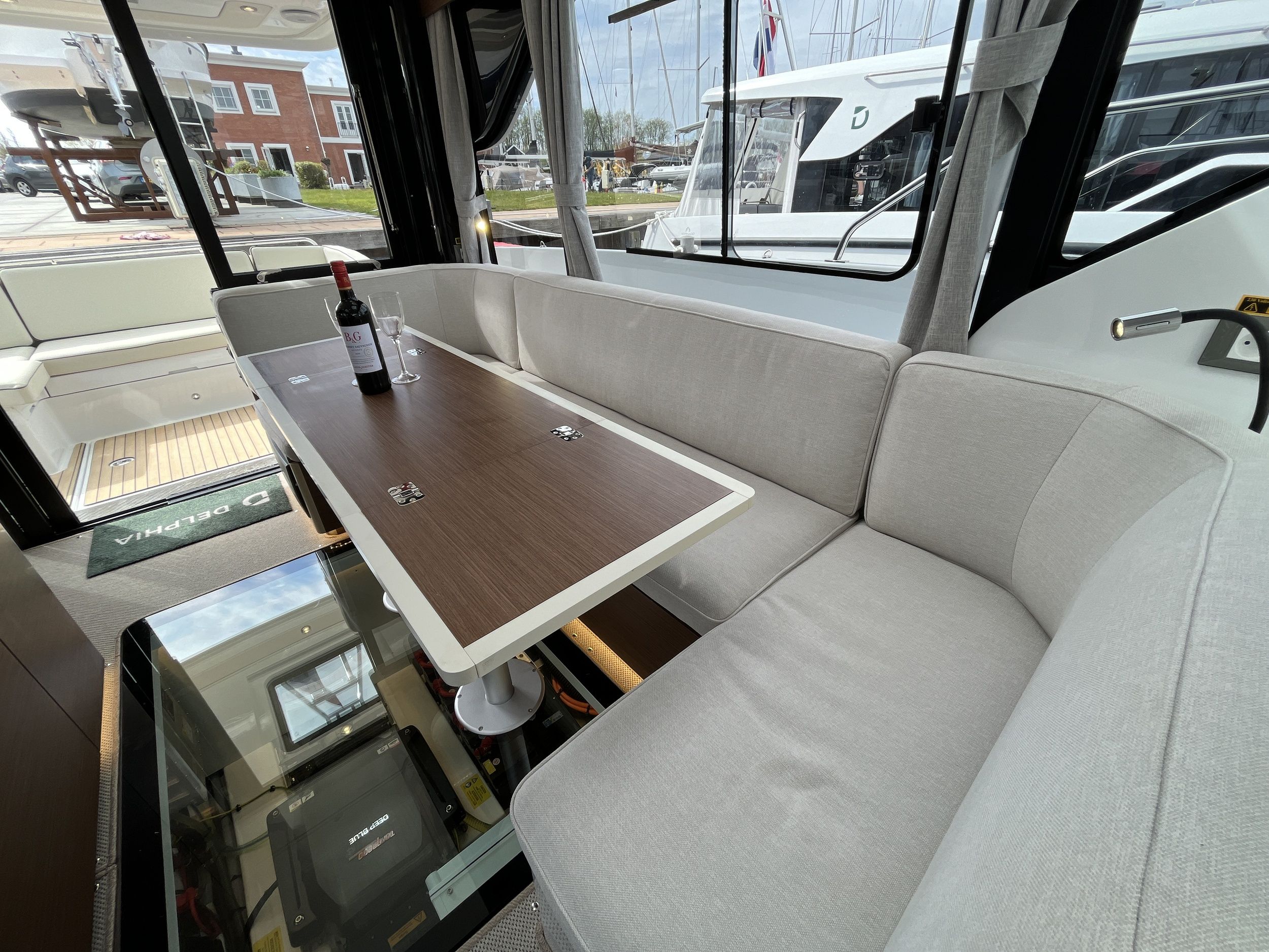 Delphia 11 Sedan — foto 1 van 3