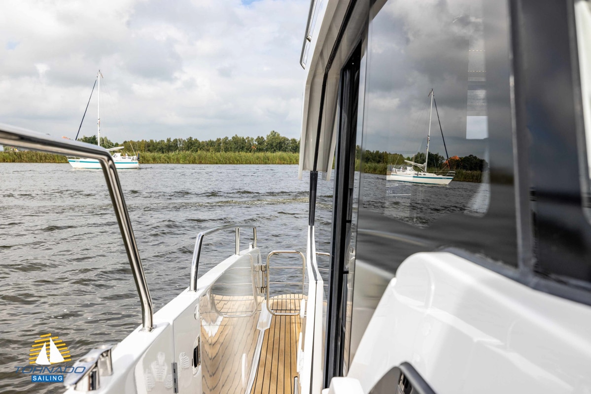 Delphia Yachts 10 Sedan Electric — foto 8 van 12