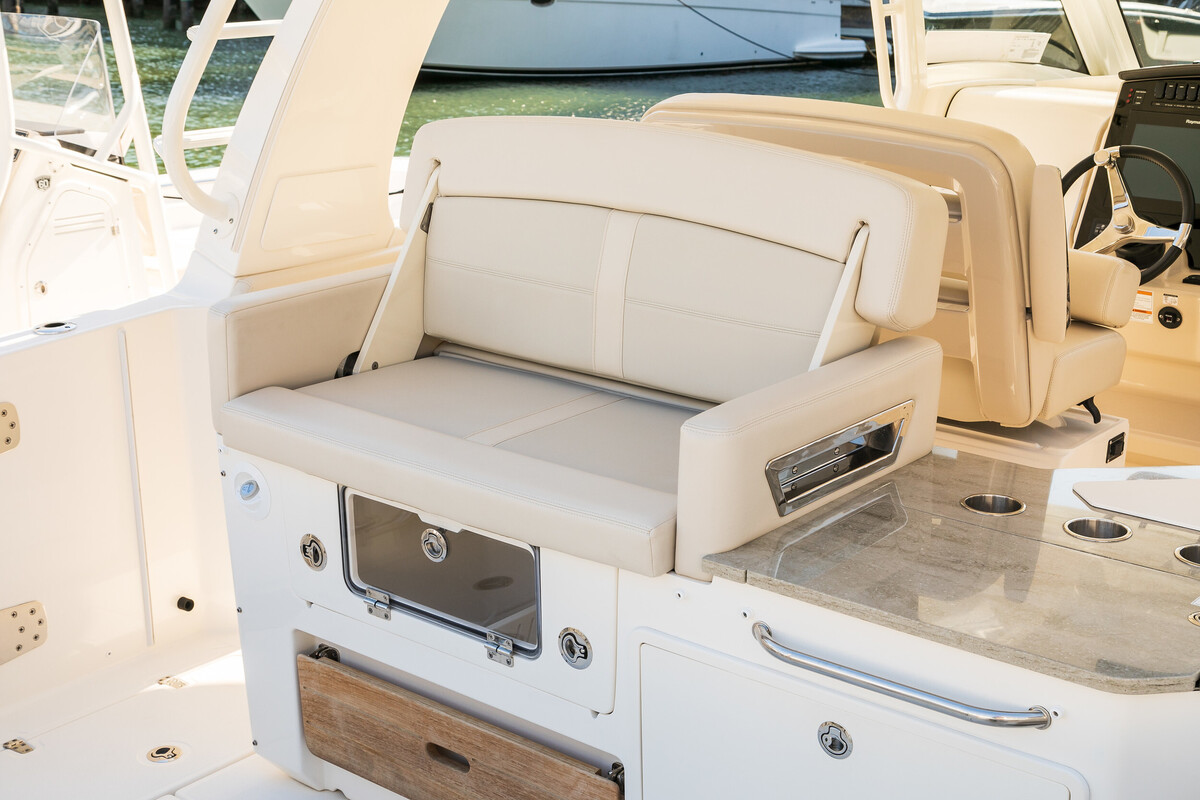 Boston Whaler 350 Realm — foto 21 van 32