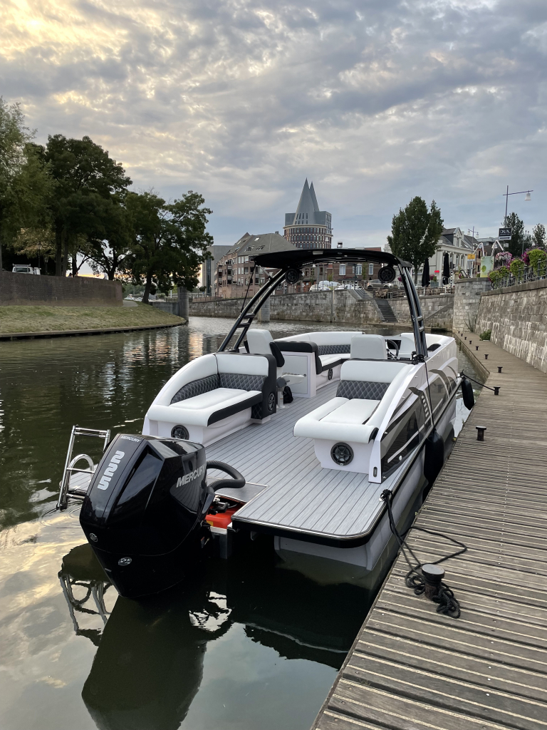 Swiss-boat Funlounger 7.5 — foto 4 van 8