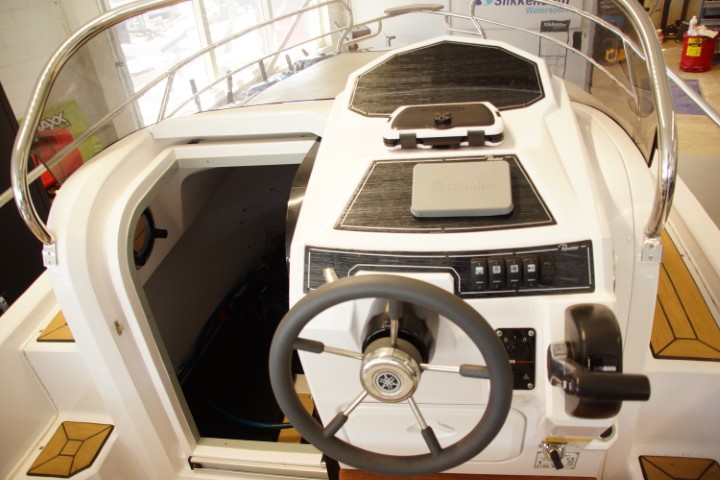 Ranieri Internationale Atlantis 19 incl. 130pk Yamaha en trailer — foto 8 van 25