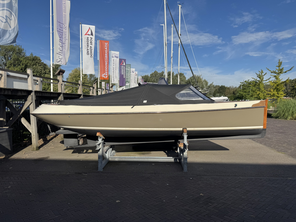 Mogano Easy Launch 6.80 — foto 2 van 22