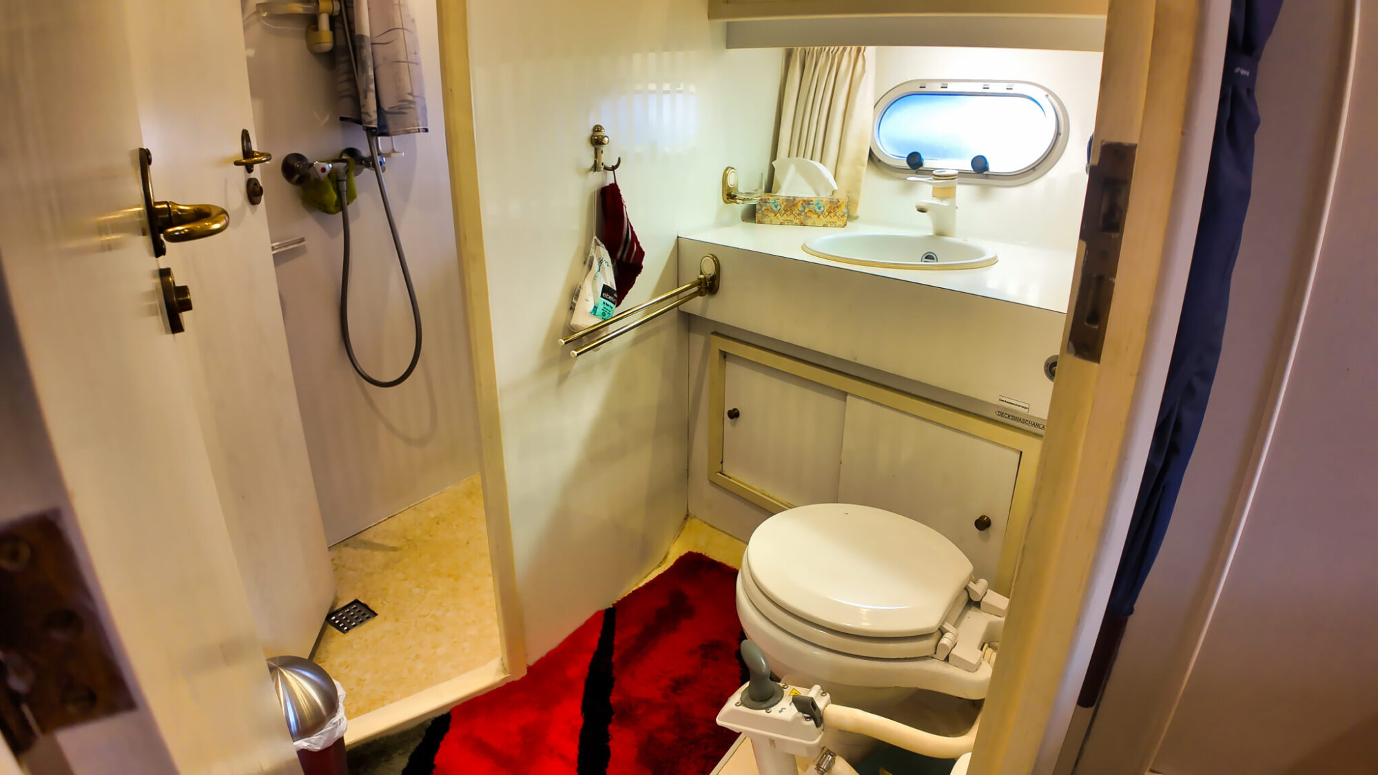 Neptunus 138 / 46 Flybridge Sedan — foto 18 van 32