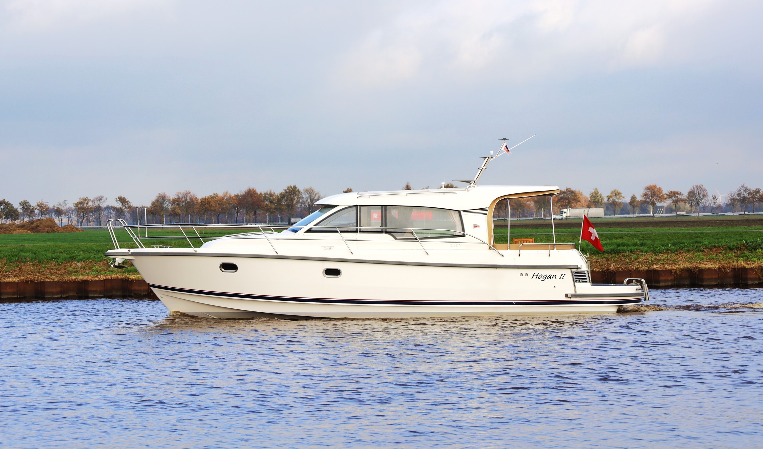 Nimbus 365 Coupe — foto 1 van 51