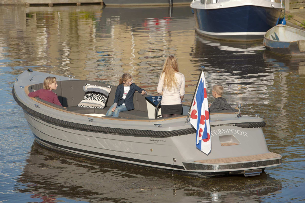 Waterspoor 707 | Luxe diesel/hybride tender | Vanaf €48.950,- — foto 15 van 26