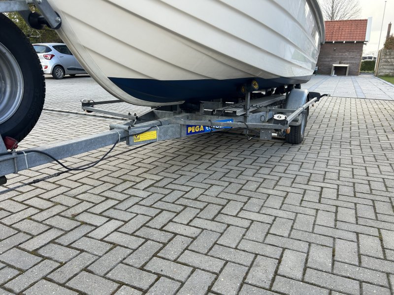 Mercury Uttern Visboot Met Pega Trailer — foto 7 van 12
