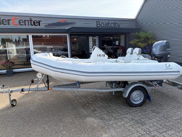 ZodiacYachtline de Luxe 420