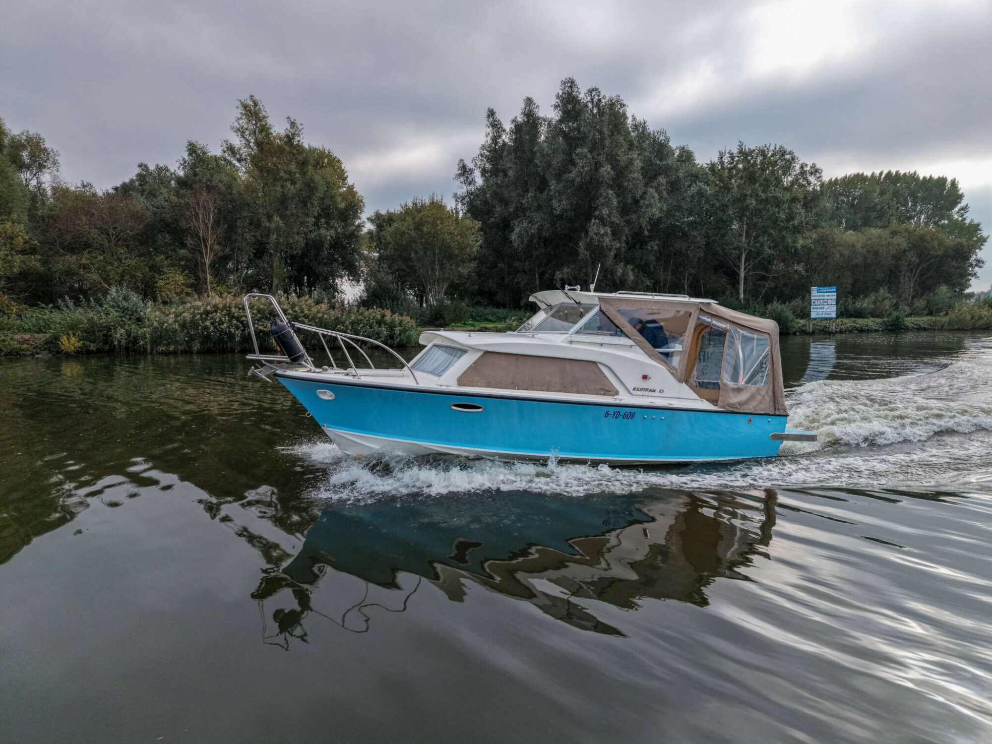 Bertram 25 Express Cruiser — foto 22 van 28