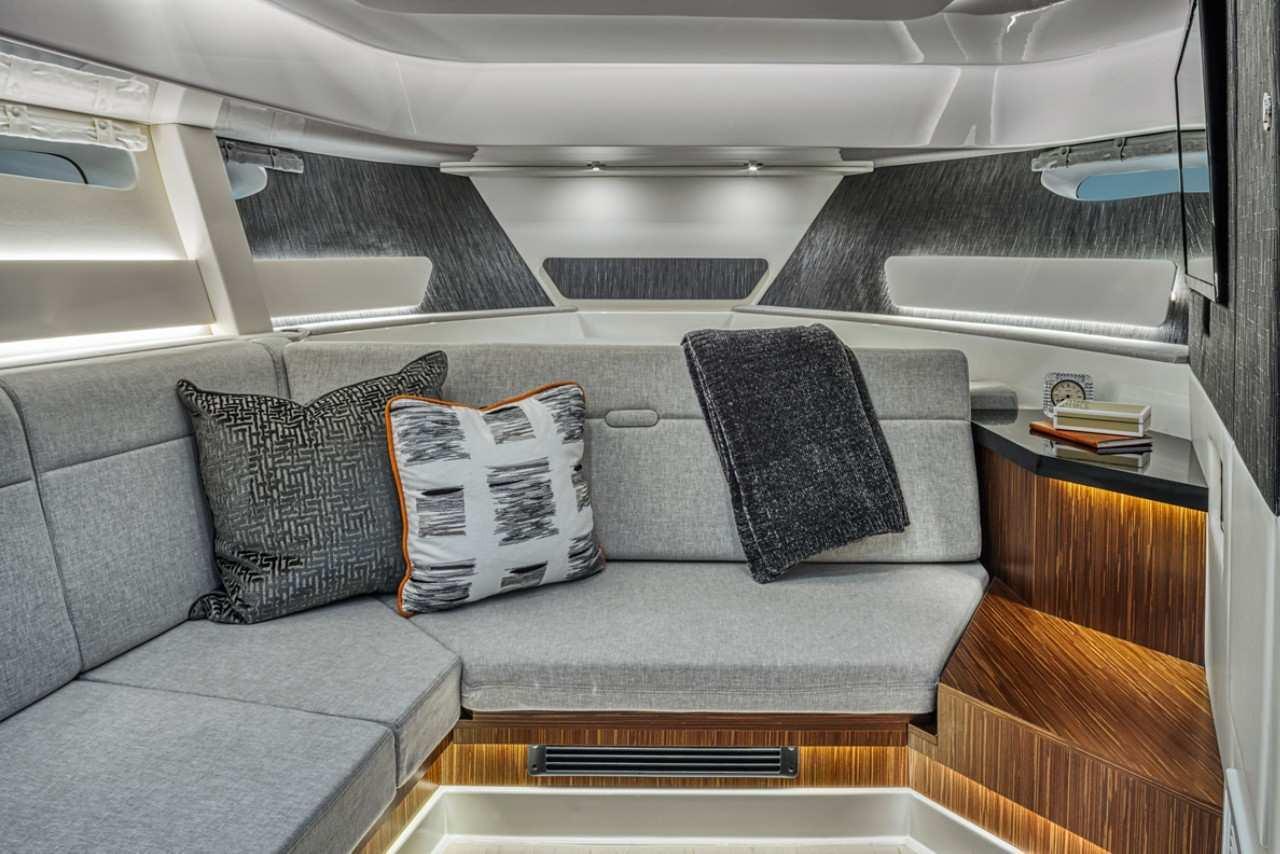 Sea Ray Sundancer 370 — foto 7 van 11