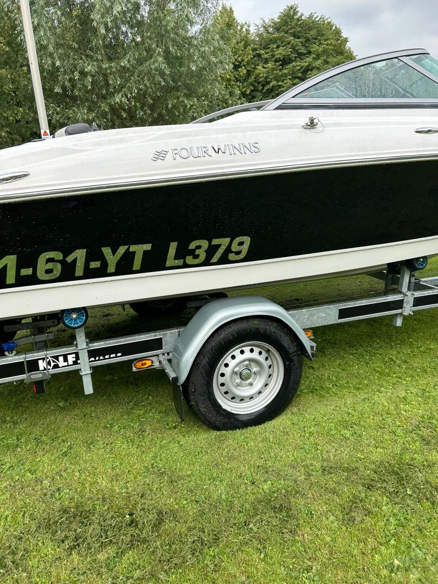 Four Winns H180 Bowrider outboard — foto 10 van 28