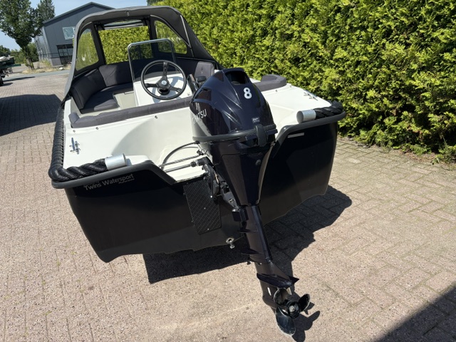 Twins 435 met Tohatsu 8 PK 4 Takt en  Buiskap — foto 5 van 13