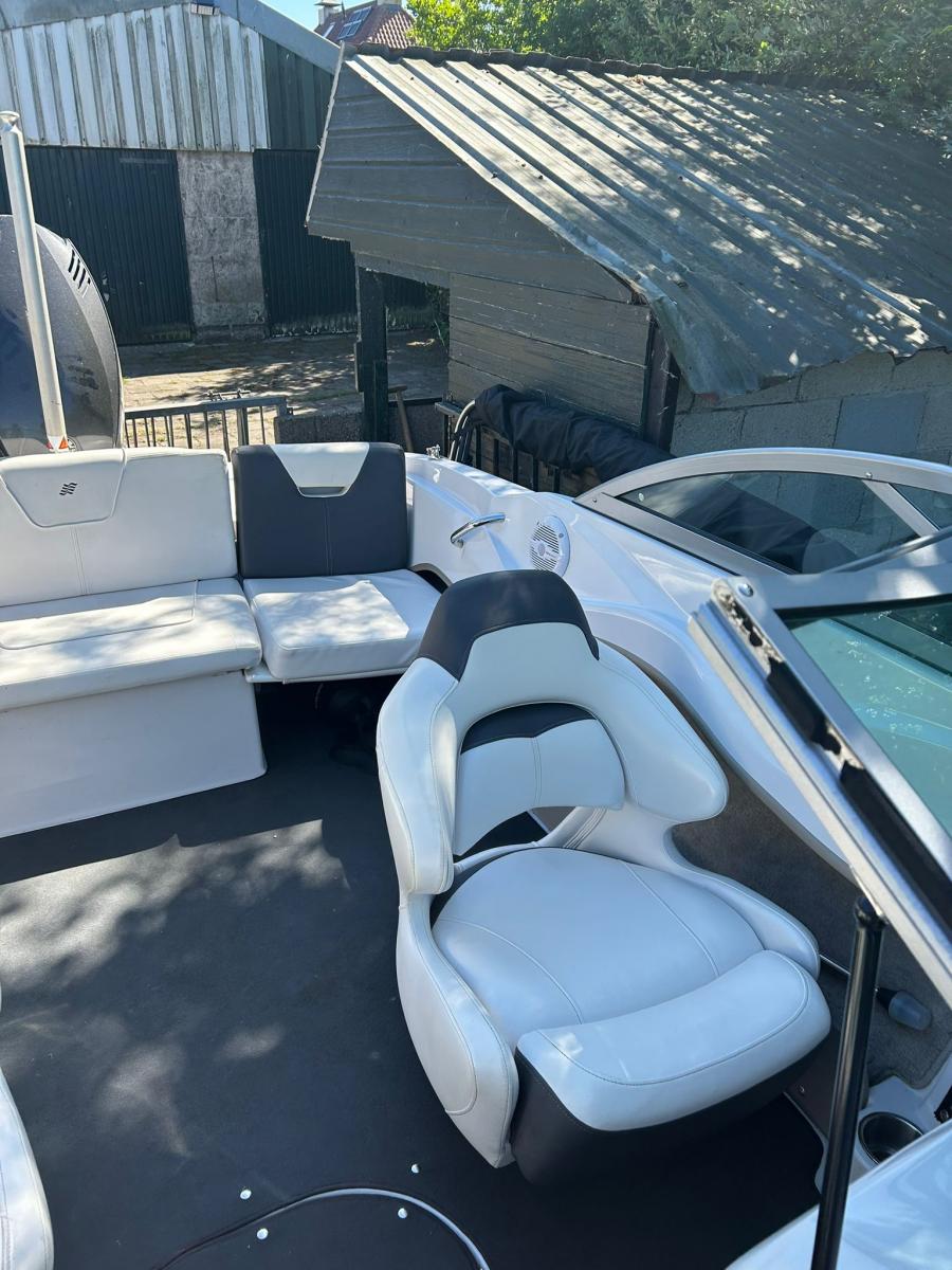 Four Winns H180 Bowrider outboard — foto 25 van 28
