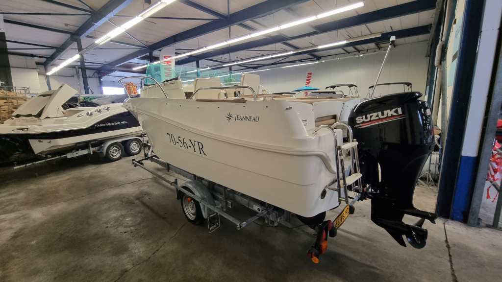 Jeanneau Merry Fisher 585 met Suzuki DF90A en trailer — foto 5 van 19