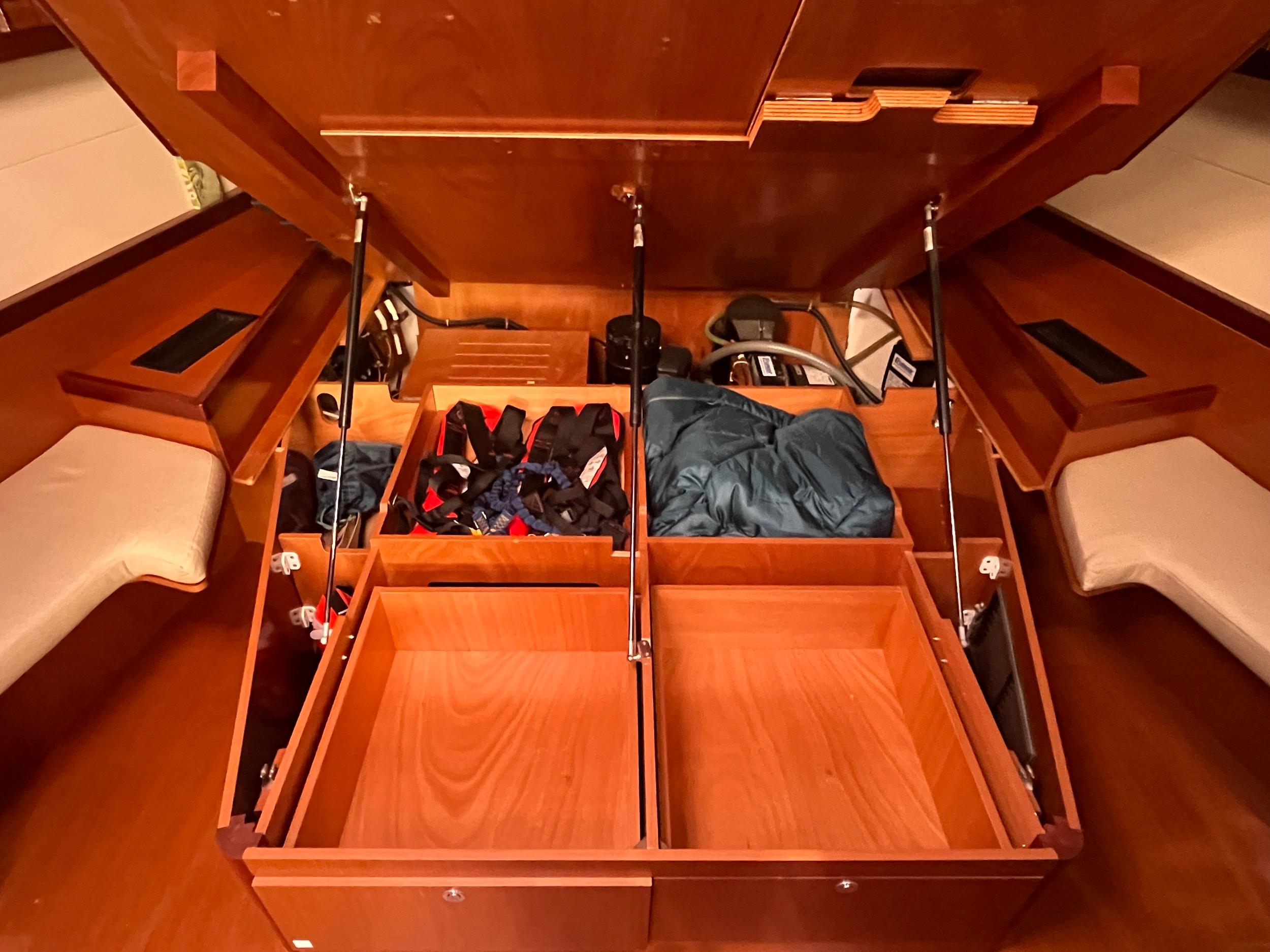 Beneteau Oceanis 58 — foto 13 van 30