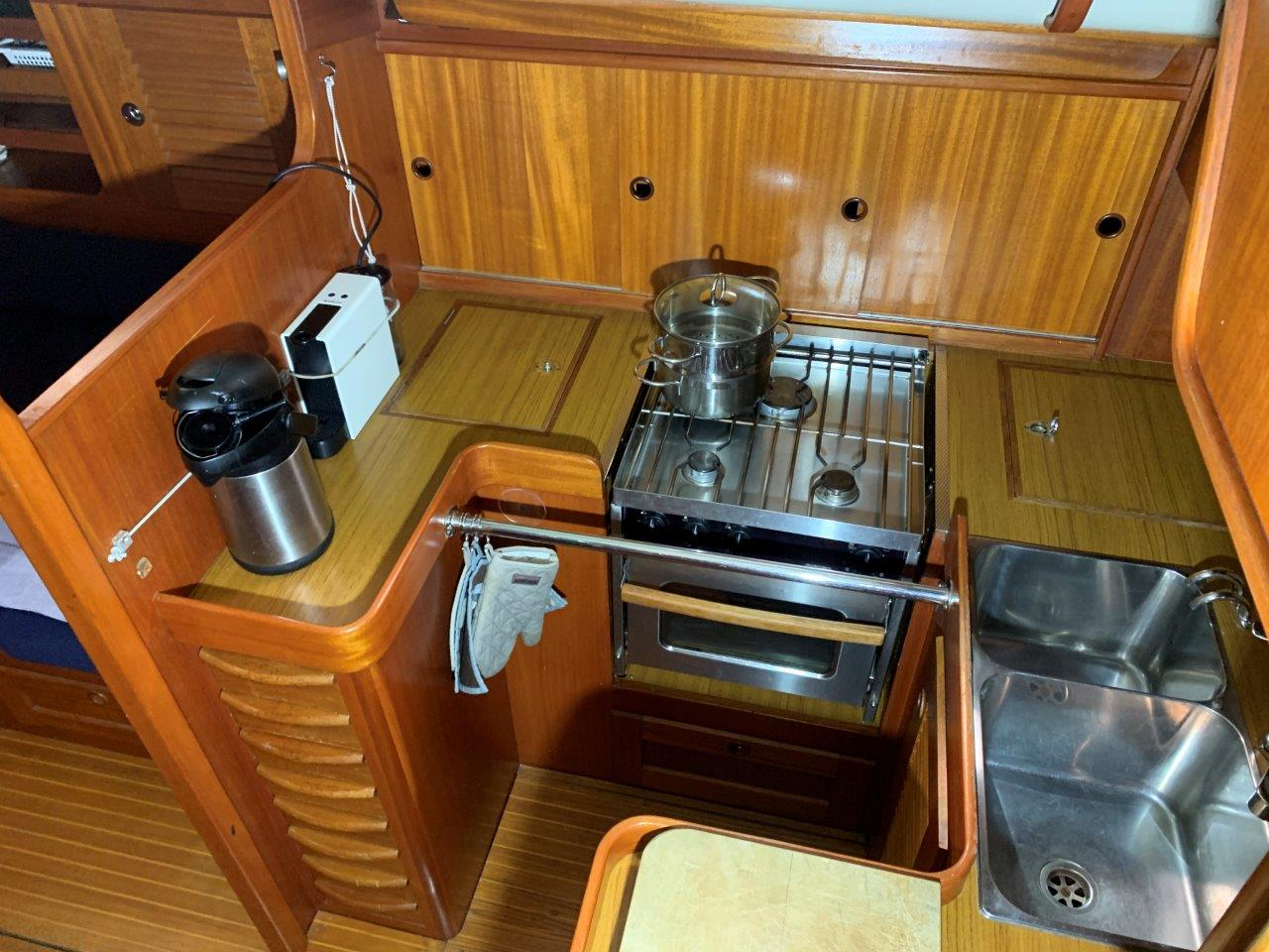 Hallberg-Rassy 45 — foto 9 van 108