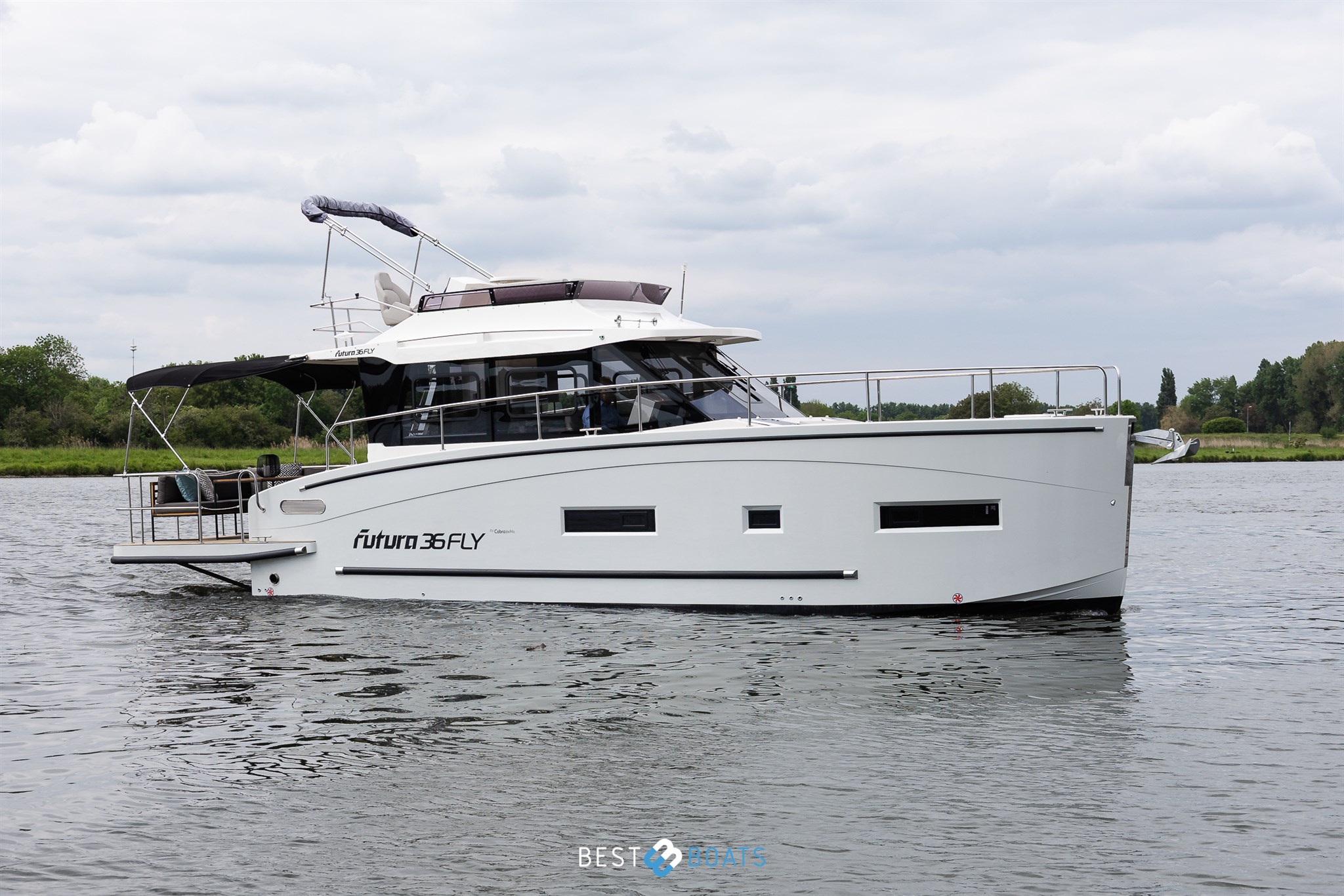 Cobra Yachts Futura 36 Premium Fly