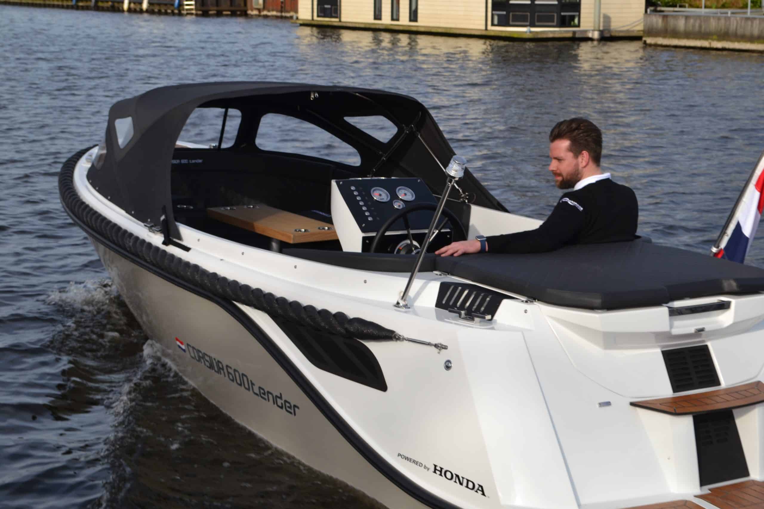 Corsiva 600 Tender — foto 2 van 9