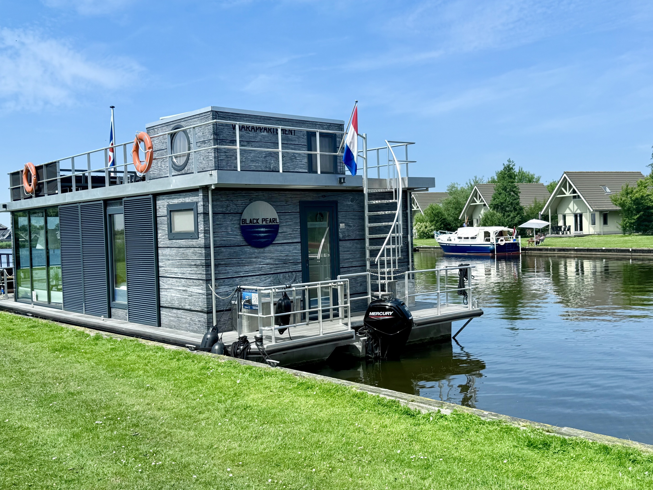 VaarAppartement 'Black Pearl' Houseboat - Panoramahut — foto 7 van 42