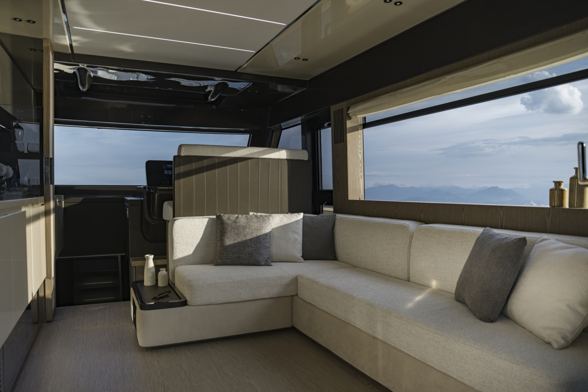 Invictus yachts Invictus ST550 met 2x 950 pk Volvo IPS direct leverbaar — foto 11 van 28