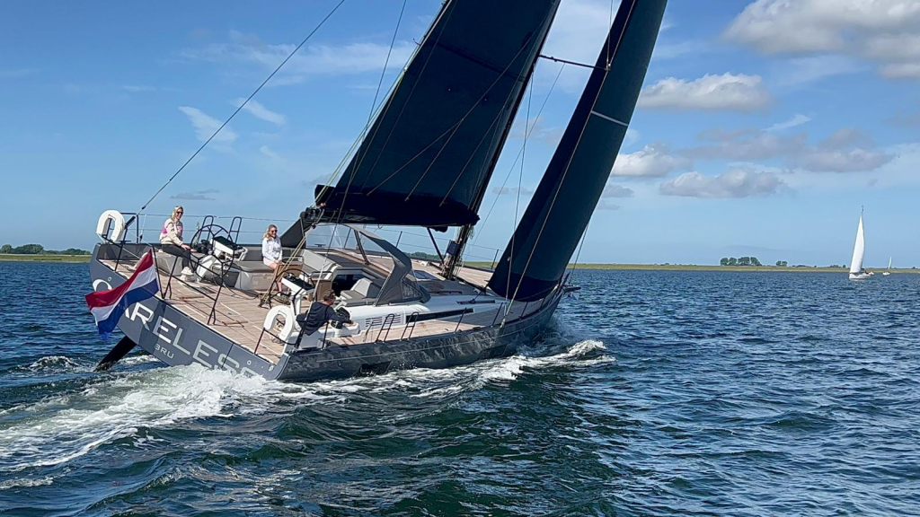 Beneteau First 53 — foto 2 van 89