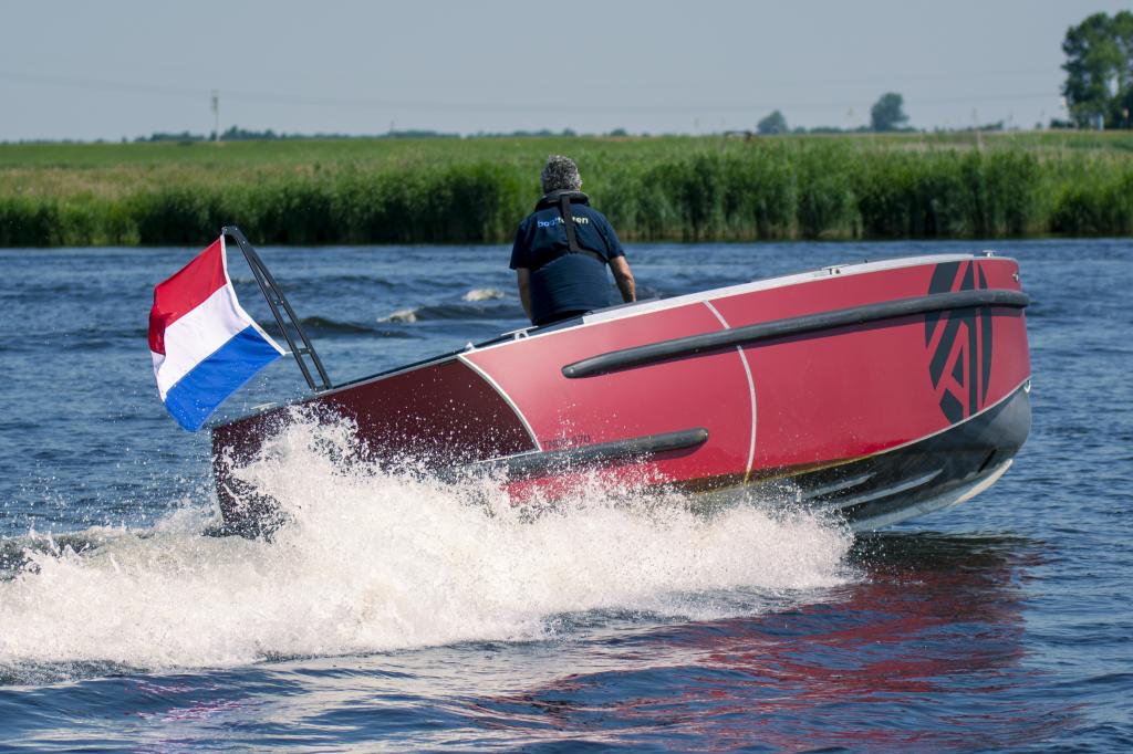 AluShip TNDR 670 — foto 5 van 8