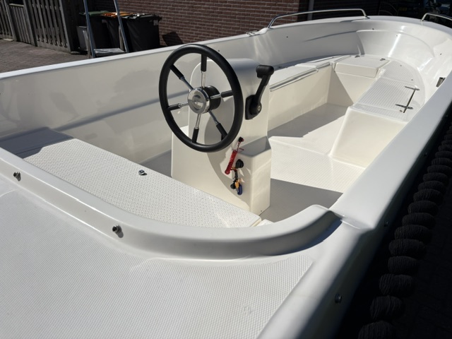 VAARKLAAR!! Twins 520 met Honda 20 PK en  Dekzeil — foto 6 van 18