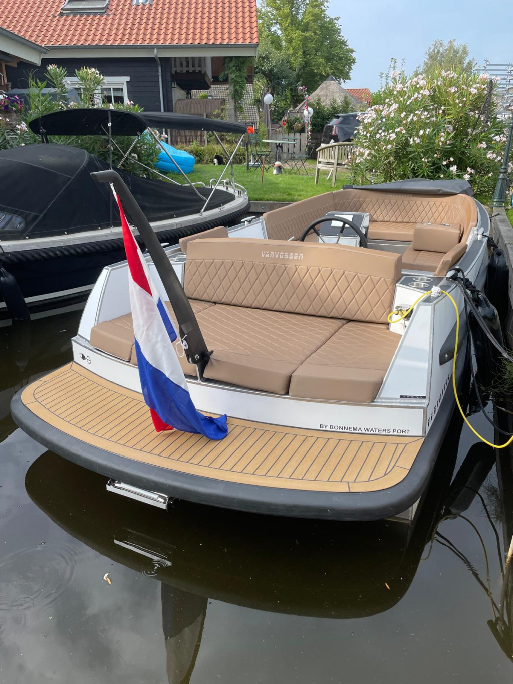 Compleet luxe uitgerust VanVossen elektrische tender met softtop en flexteak vloer — foto 2 van 8
