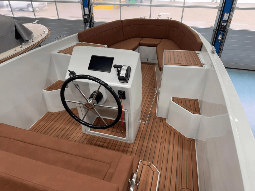 Maxima 680 Sport Lounge Tender — foto 12 van 14