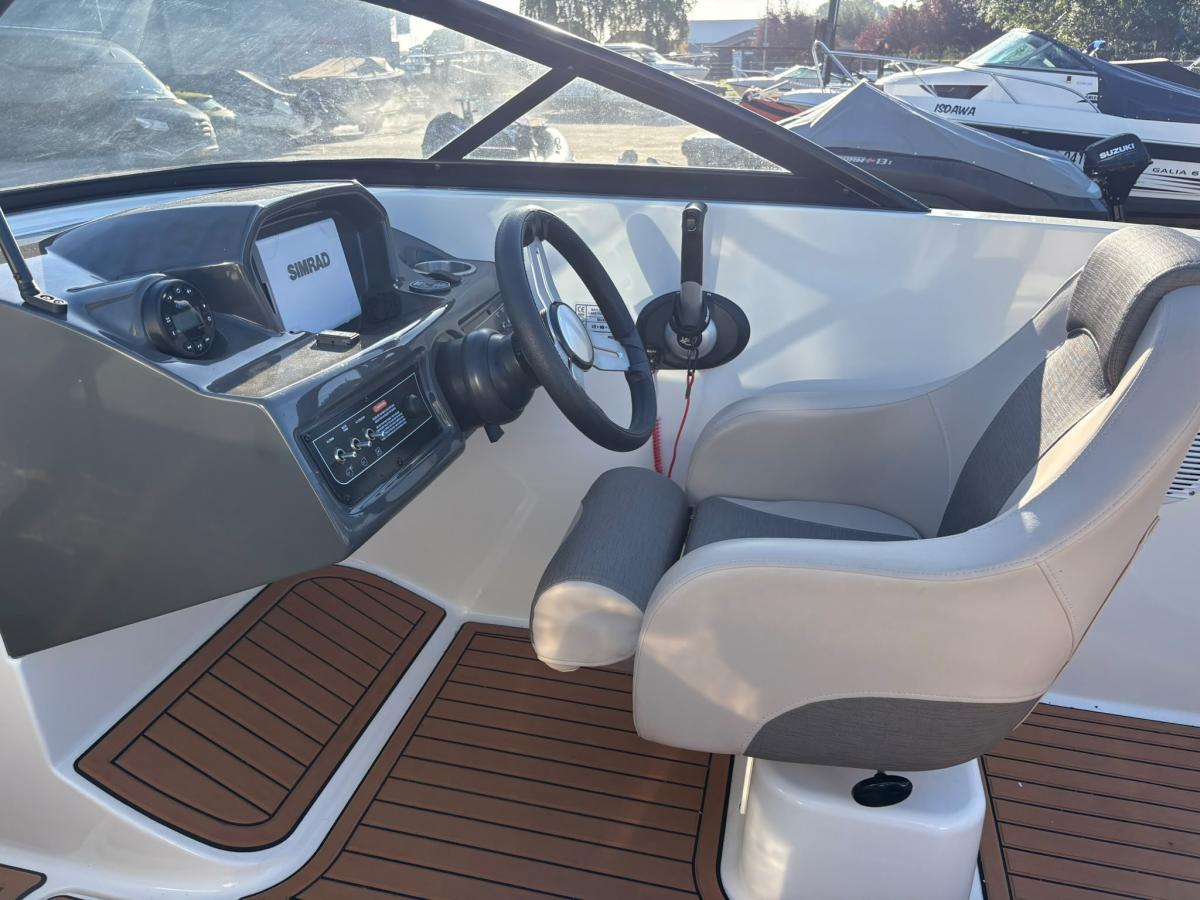 Bayliner VR5 — foto 10 van 14