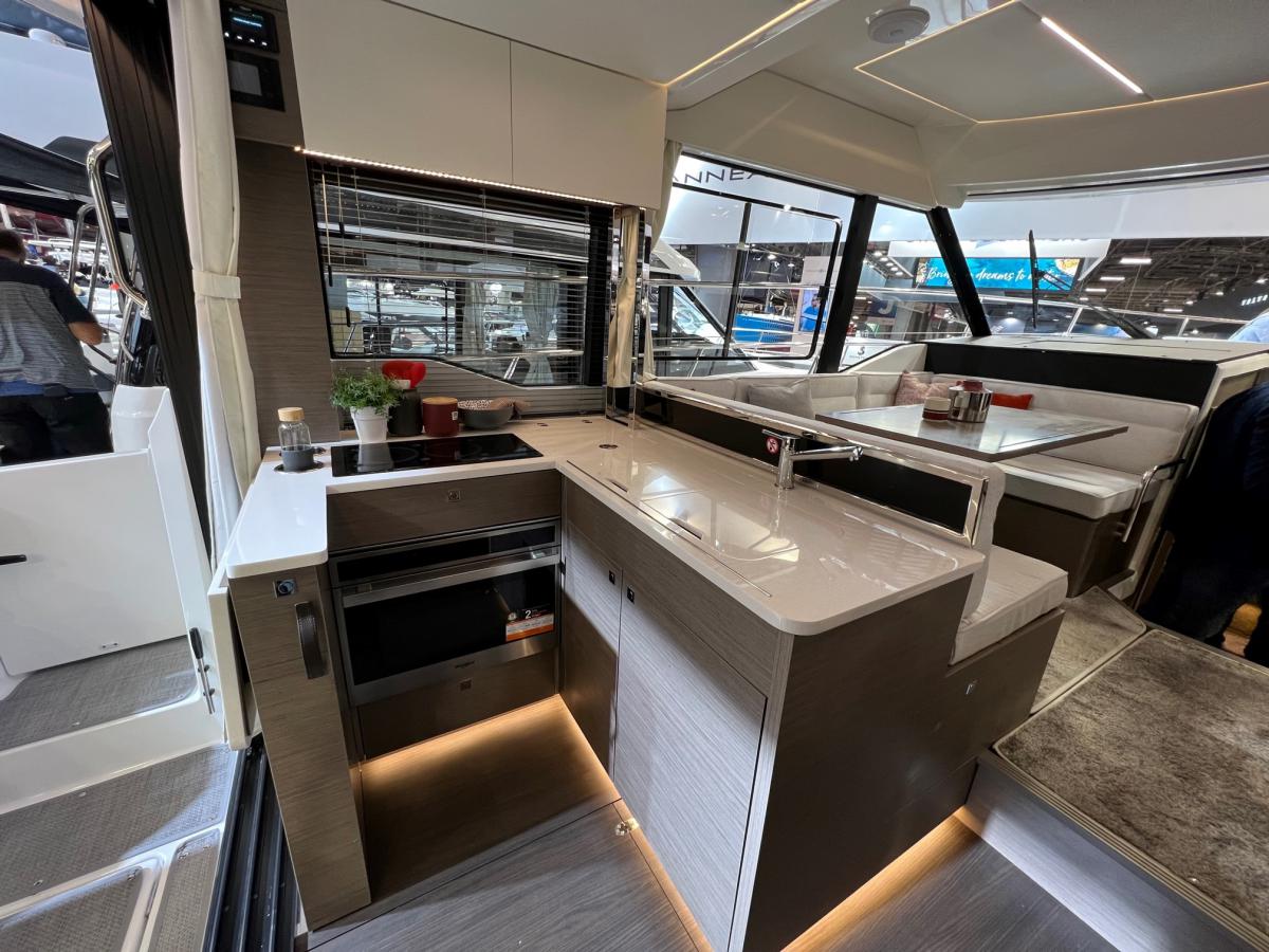 Jeanneau 1295 FLY — foto 13 van 29