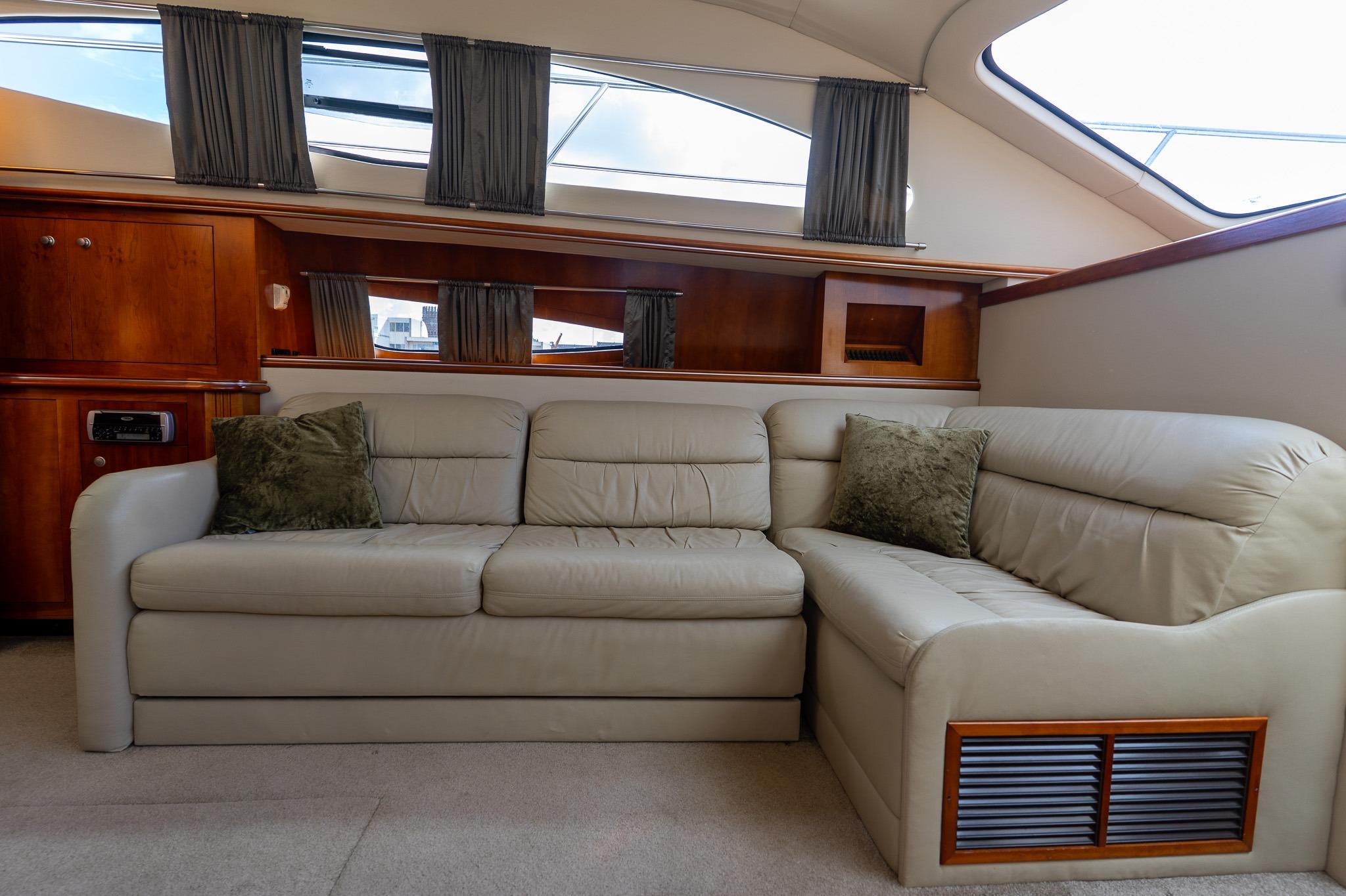 Cruisers Yachts 415 Express Motoryacht — foto 100 van 100