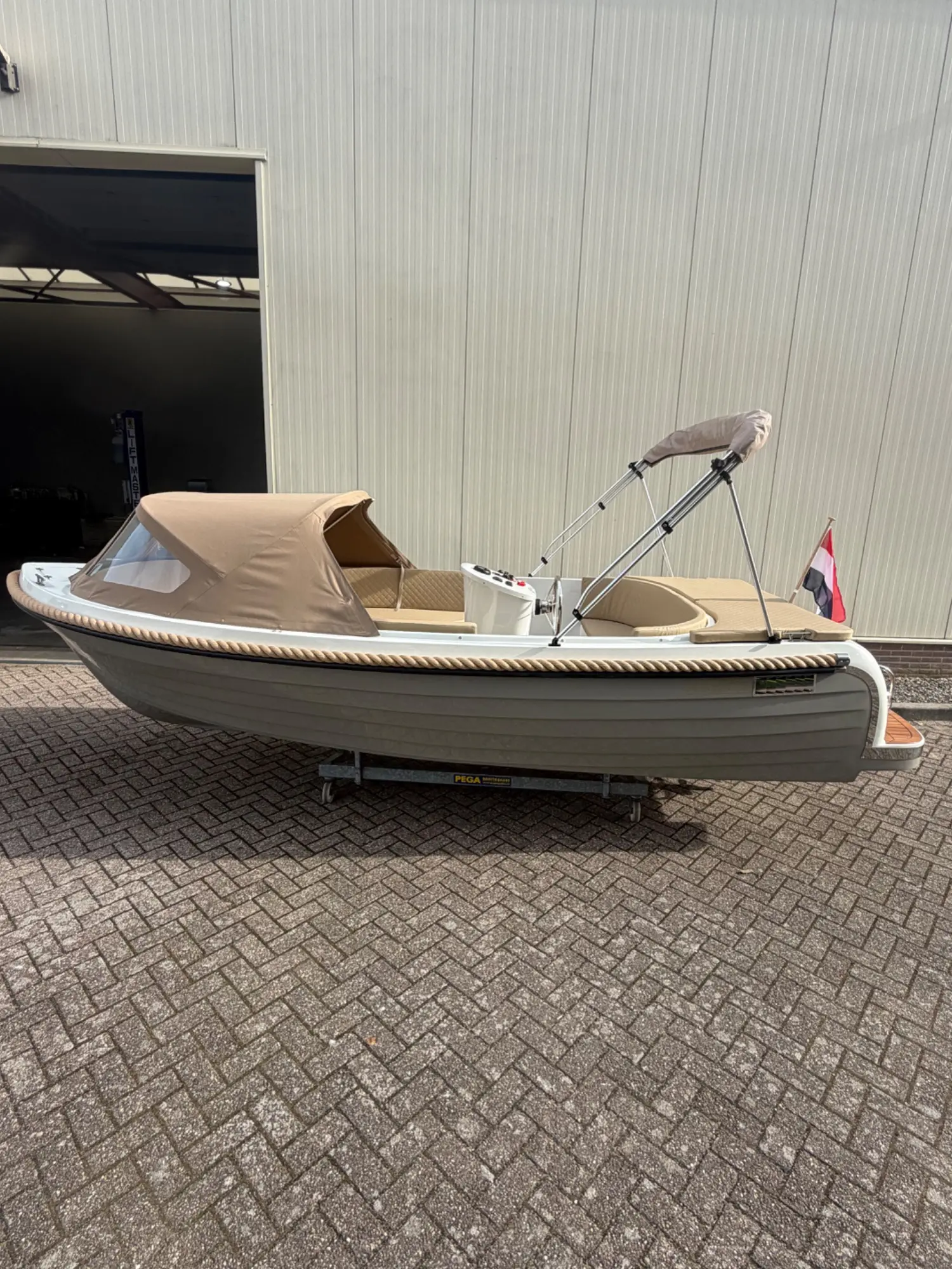 Maassloep 570 Honda 20pk nieuw luxe opties — foto 2 van 15