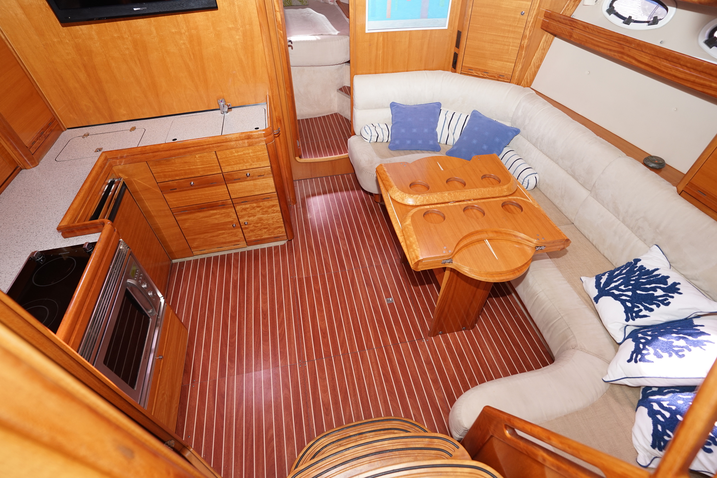 Bavaria 42 HT Sport IPS-500 - hydraulic platform — foto 12 van 42