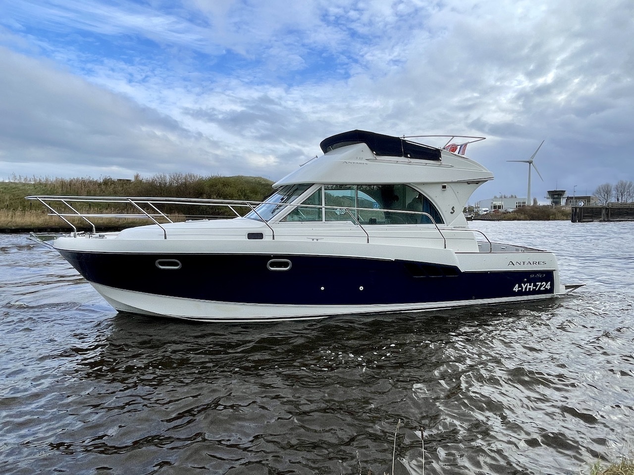 Beneteau Antares 9.80 — foto 7 van 33