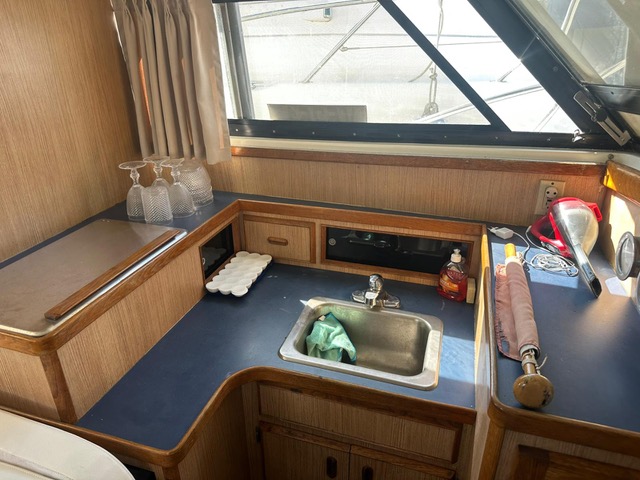 Bertram 28 Cruiser — foto 8 van 12
