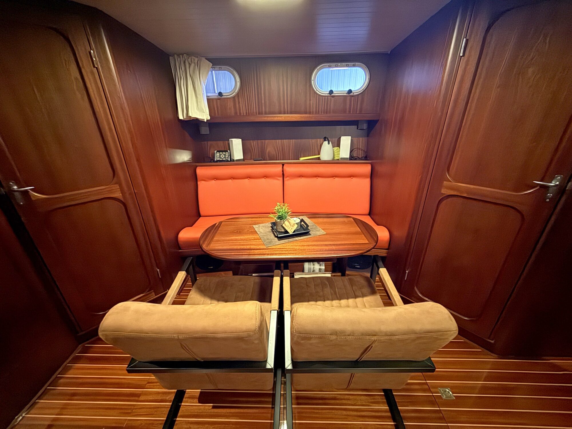 Crown yachts Crown Cruiser 12.85 OK Spiegeldeur — foto 13 van 23