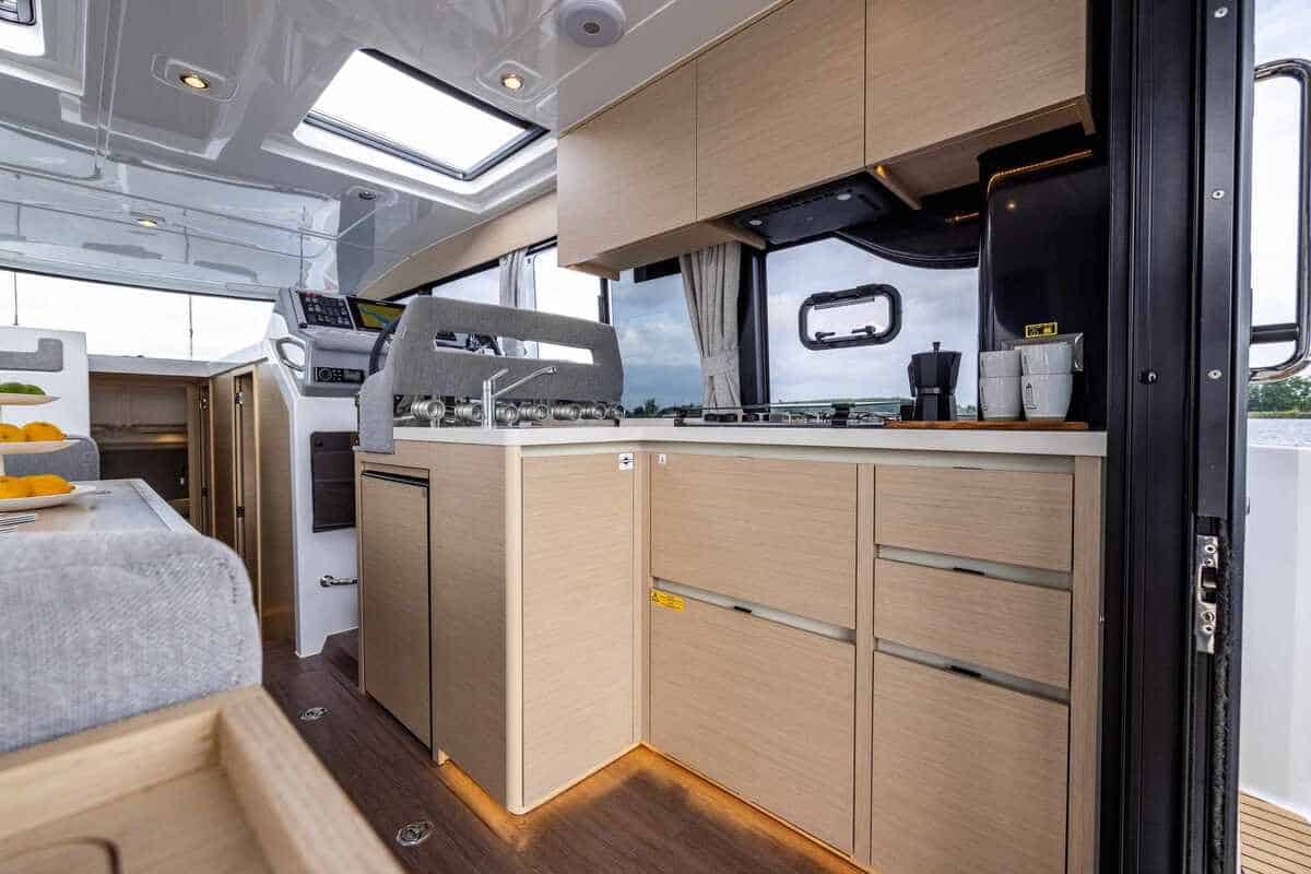 Delphia Yachts 11 Sedan Electric — foto 8 van 12