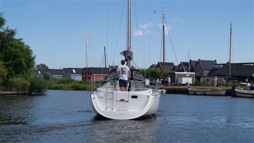Beneteau Oceanis 331 (2002) — foto 8 van 12