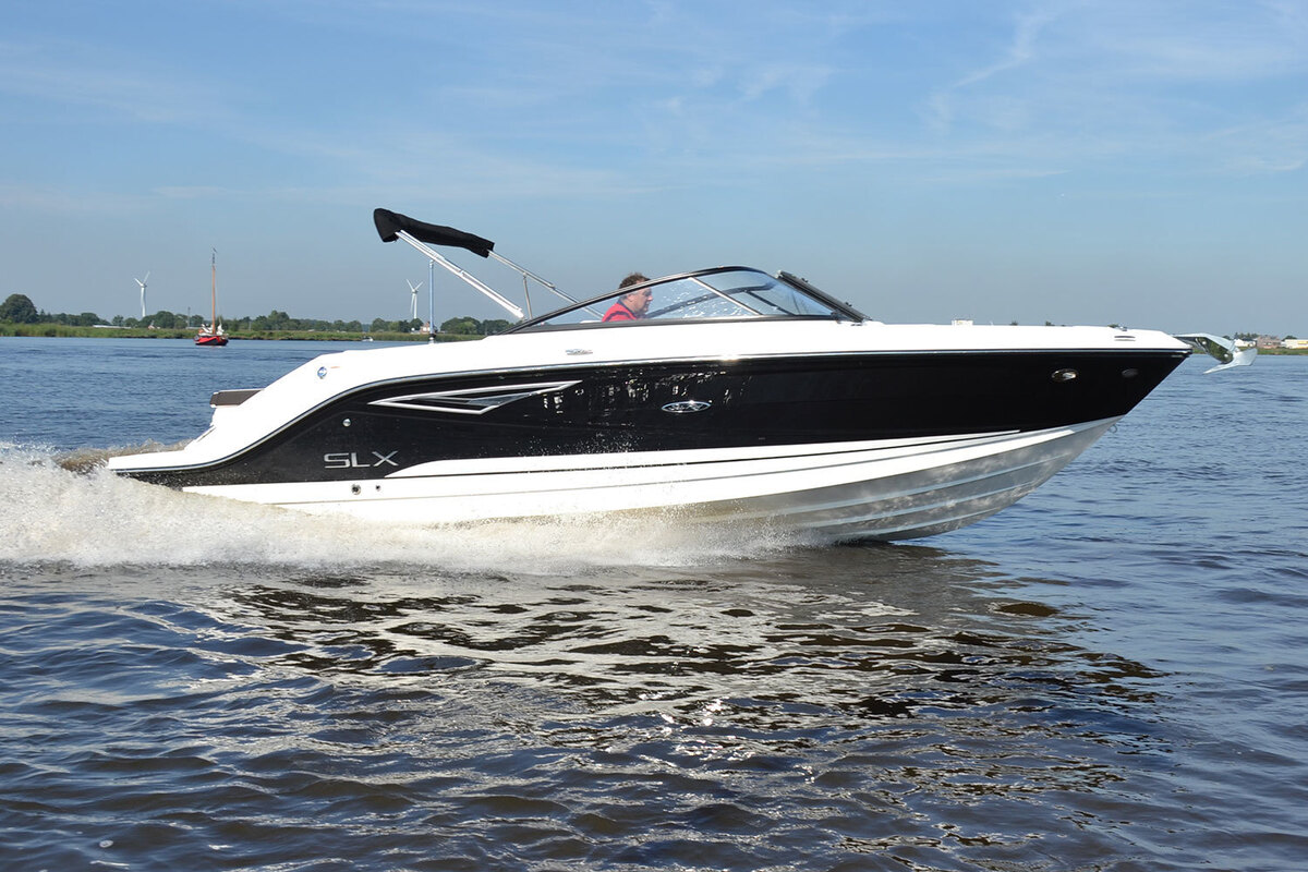 Sea Ray SLX 250 — foto 2 van 17