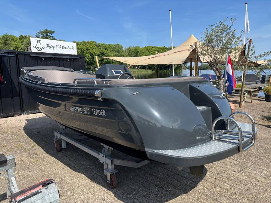 Lifestyle  E tender 570 verkocht — foto 3 van 10