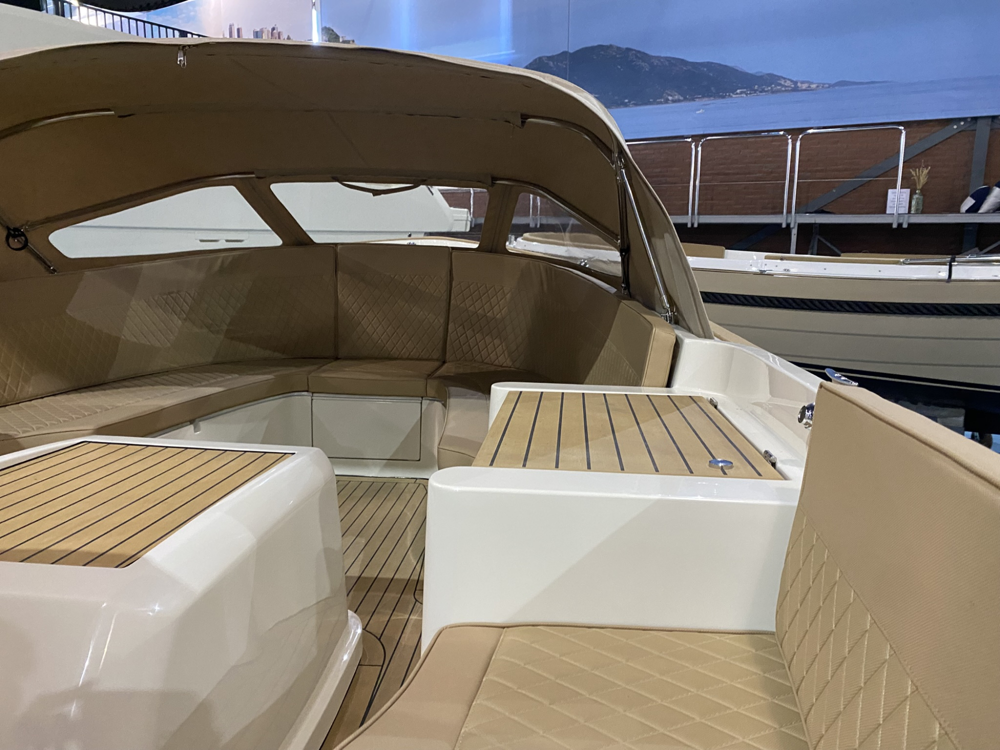 Antaris Sixty7 met Vetus 42 pk creme op voorraad! — foto 6 van 9