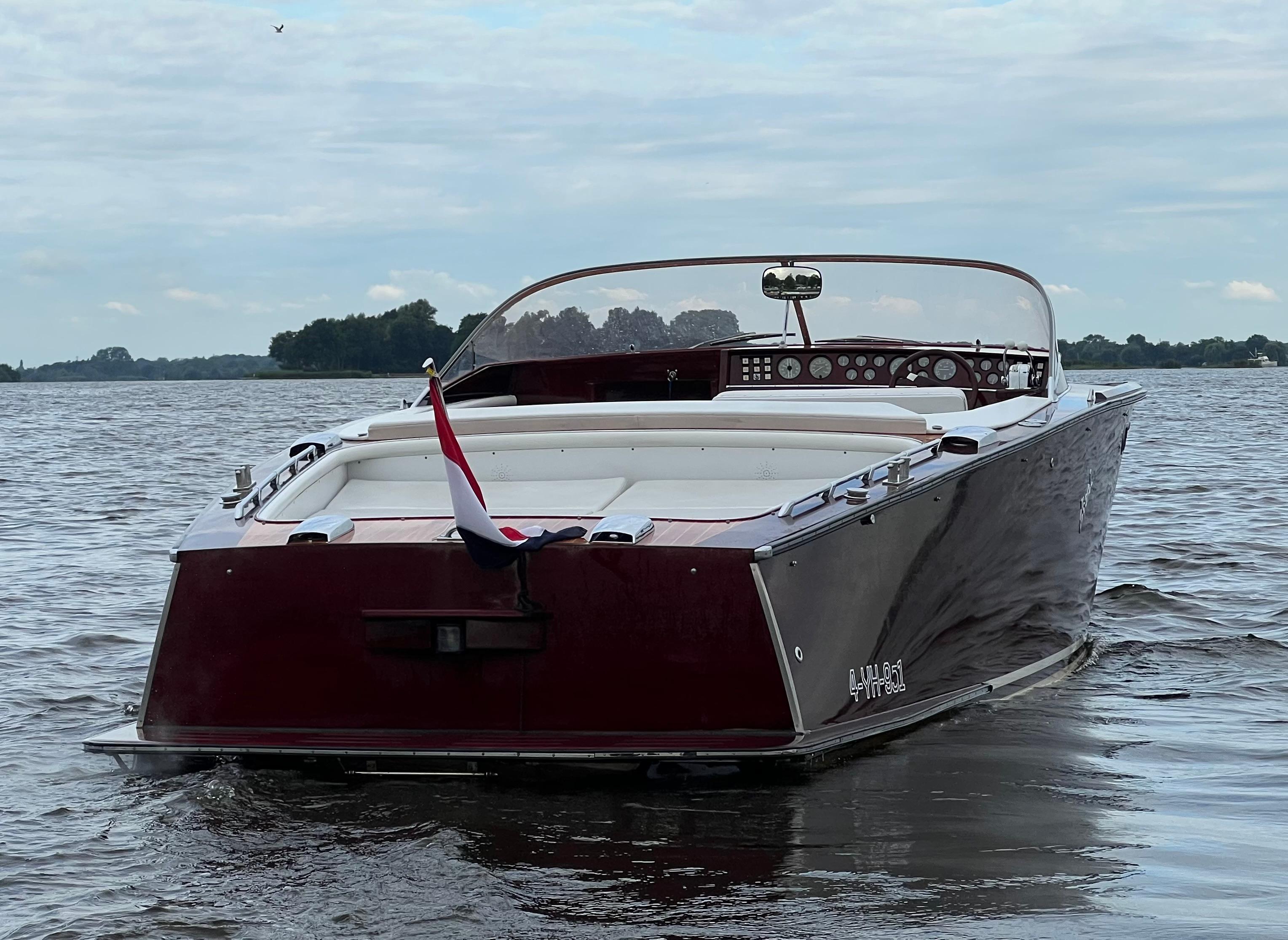 Boesch 850 Runabout Deluxe — foto 7 van 40