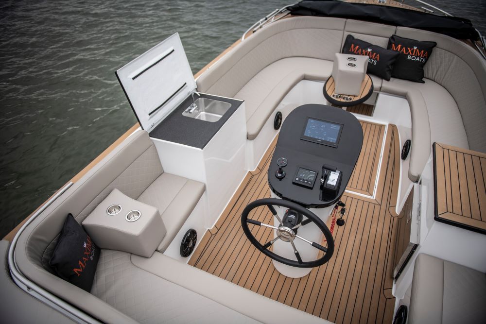 Nieuwe Maxima 820 retro — foto 7 van 12