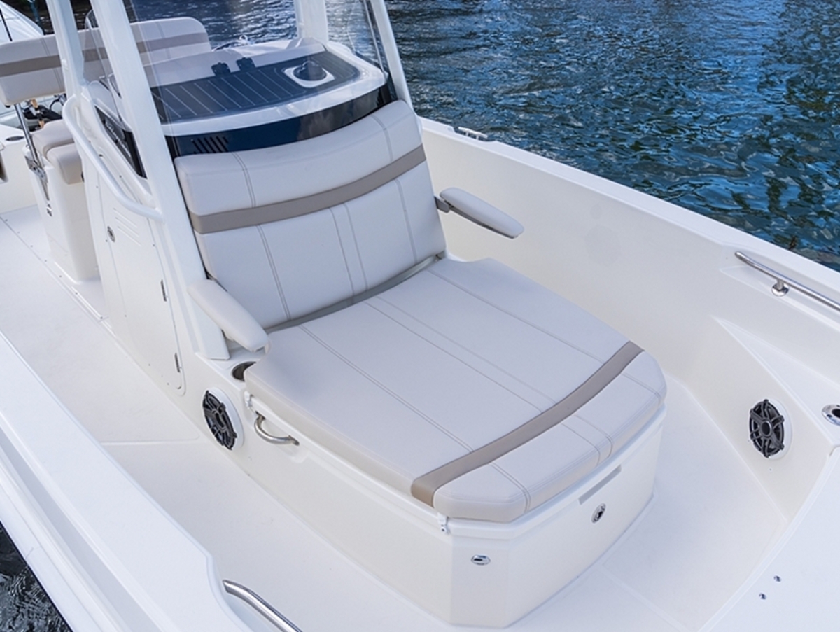 Boston Whaler 220 Dauntless — foto 12 van 17