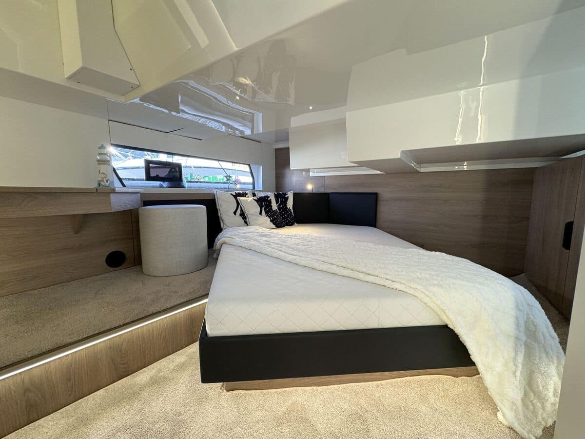 Cobra Yachts Campione 41 Fly — foto 4 van 12