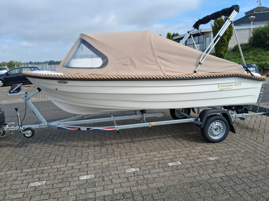 Lioness 455 — foto 3 van 12