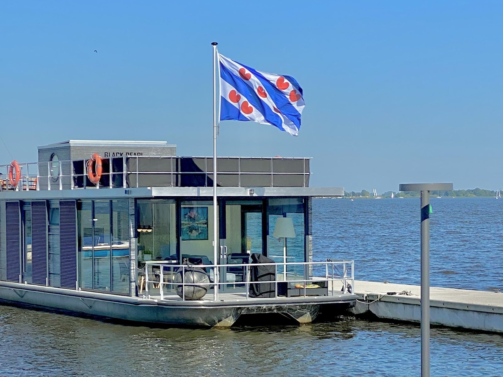 VaarAppartement 'Black Pearl' Houseboat - Panoramahut — foto 9 van 42